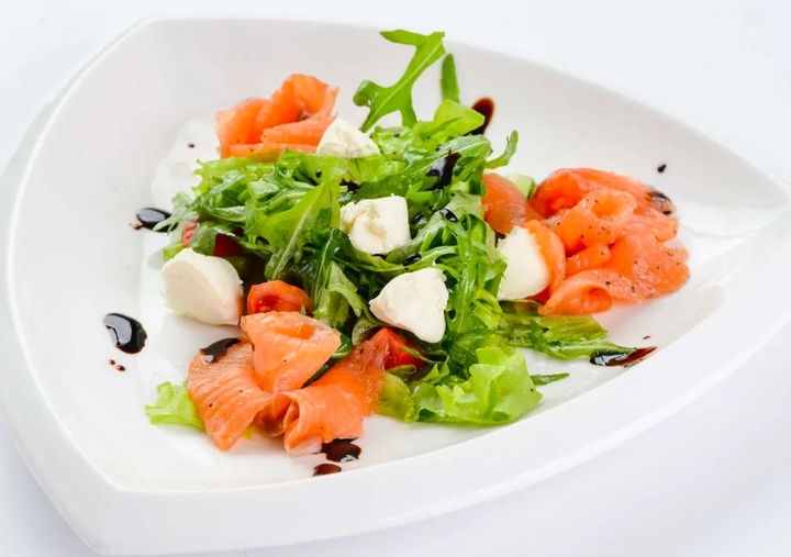 Салат с Лососем с/с