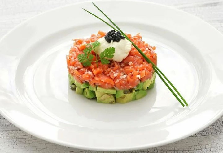 Тар-Тар из лосося и авокадо